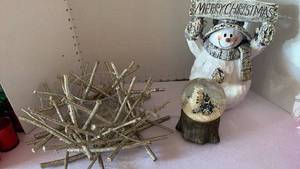 lot 3119 image: Christmas decor, including candle holder and snow globe