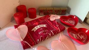 lot 3133 image: Valentines Day decor