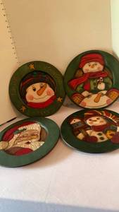 lot 3137 image: Wooden Holiday Plates by Lynn Kaiser