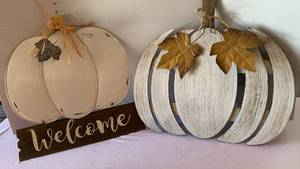 lot 3140 image: Pumpkin decor