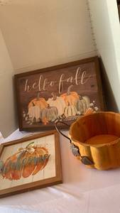 lot 3141 image: Fall decor and trash can