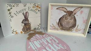 lot 3203 image: Easter wall decor