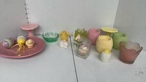 lot 3204 image: Easter decor candle holders and more