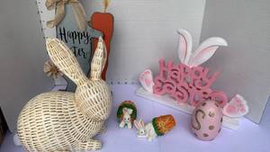 lot 3207 image: Easter Decor Bunny Figurines and decor