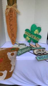 lot 3209 image: Outside Easter decor and Shamrock
