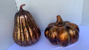 lot 3212 image: Decorative Pumpkin and Gourd Figurines Set of 2