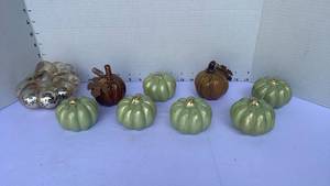 lot 3213 image: Decorative Pumpkin decor