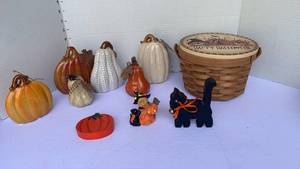 lot 3215 image: Halloween Decor Pumpkins Basket Cat Witch