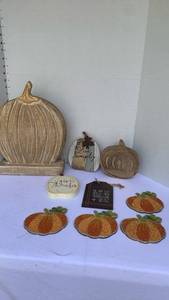 lot 3216 image: Pumpkin decor