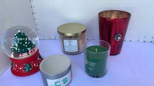 lot 3234 image: Christmas decor, including snow, globe, and Yankee candle