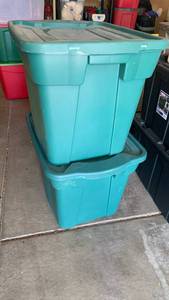 lot 3301 image: Rubbermaid Stackable Storage Containers