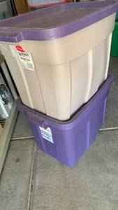 lot 3303 image: Rubbermaid roughneck storage bins