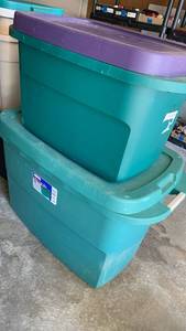 lot 3308 image: Sterilite storage bin 45 gallon and small smaller