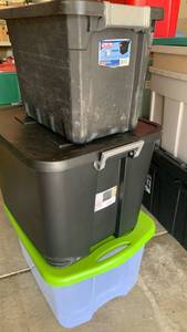 lot 3309 image: Sterilite storage bins, 20 gallon and smaller