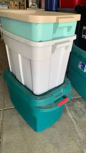 lot 3313 image: Rubbermaid rough neck, storage bins one has no lid
