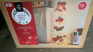 lot 3402 image: Members Mark Pre-Lit Stacked Giftbox Decor 52 in Tall 463 Warm White LED Lights