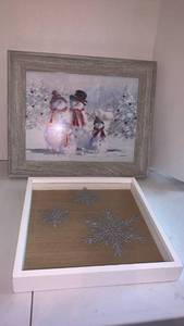 lot 3405 image: Framed Snowman decor and Snowflake wall decor 14X17
