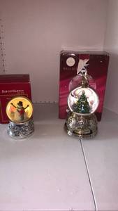 lot 3412 image: Wallace and Reed & Barton Snow Globe