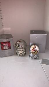 lot 3413 image: Musical Snow Globes Christmas
