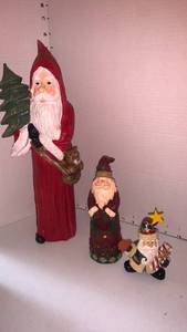 lot 3420 image: Santa decor, wooden Santa decor