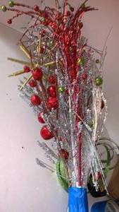 lot 3424 image: Christmas pick decor