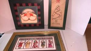 lot 3426 image: Christmas wall decor 18X10 and smaller