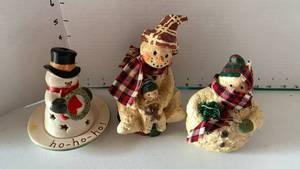 lot 3429 image: Snowman decor