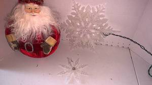 lot 3435 image: Christmas decor