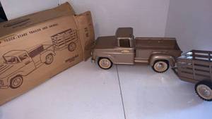 lot 3510 image: Tonka Toys Pickup Truck Stake Trailer and Animal Set