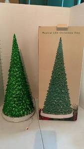 lot 3518 image: Musical LED Christmas Tree Color-Changing Lights 3 Songs Cracker Barrel