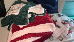 lot 3523 image: Christmas throw blankets