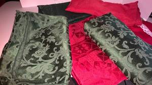 lot 3526 image: Red and green tablecloths and table runner