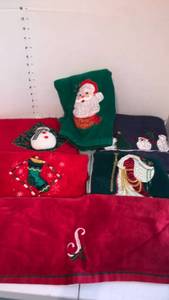lot 3527 image: Christmas towels