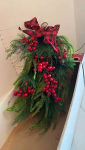lot 3529 image: Christmas battery operated hanging decor