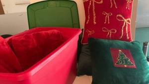 lot 3534 image: Holiday Decorative Pillows and throw blanket