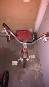 lot 3538 image: Roadmaster Red Childs Tricycle