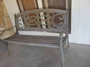 lot 4002 image: Outdoor Bench.  34 x 50 x 22