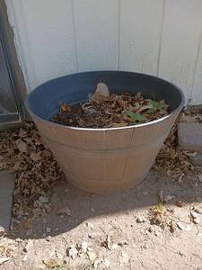 lot 4118 image: 14 x 22 Garden Pot