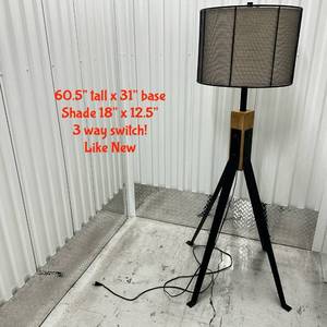 lot 2 image: Floor Lamp Tripod 60.5 Tall 31 Base 3-Way Switch