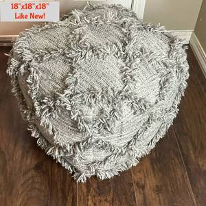lot 7 image: 18x18x18 Pouf ottoman with Fringe Trim Gray
