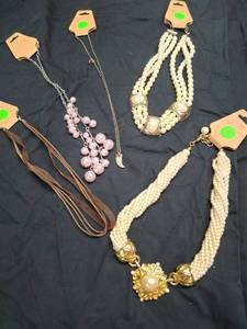 lot 8 image: Lot of 5 Fashion Necklaces with Pearl and Beaded Strands.