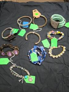 lot 14 image: Lot of 10 Bracelets