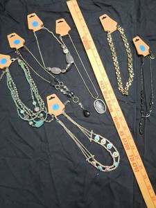 lot 22 image: Lot of 7 Necklaces
