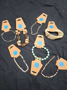 lot 25 image: Lot of 7 Bracelets.
