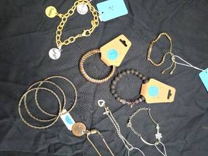 lot 28 image: Lot of 8 Fashion Bracelets-  Assorted Styles.