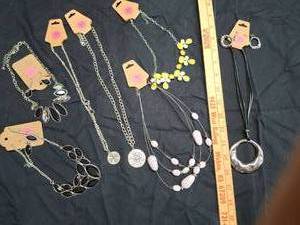 lot 33 image: Lot of 7 Fashion Jewelry Necklaces and Bracelets