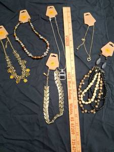lot 37 image: Fashion Jewelry Lot 6 Assorted Necklaces