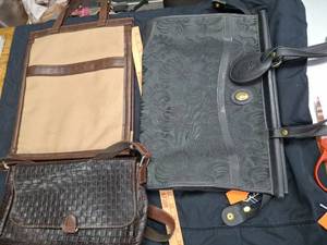 lot 56 image: Shoulder and messenger bags
