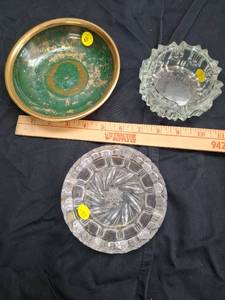 lot 62 image: Ash tray Lot Green Gold Rim Bowl and 2 Clear Glass
