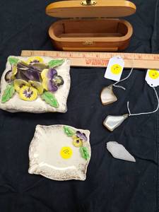 lot 64 image: Small oval wood trinket box, 3 glossy stone pendants, and a matching ceramic and floral trinket box and trinket dish